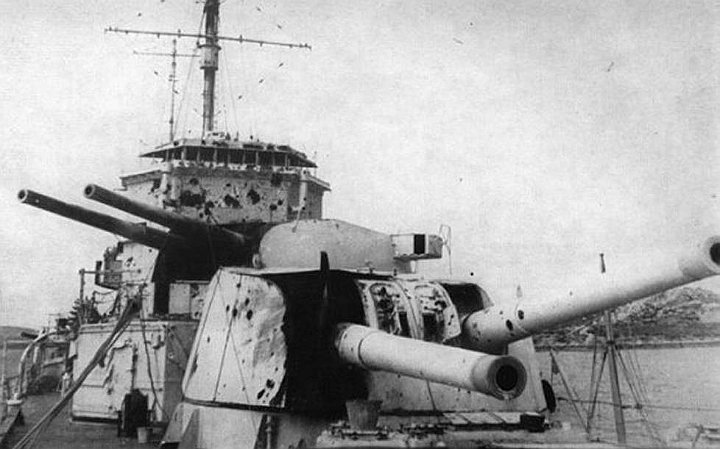 Photo06caExeter2PlateNPPaulSimpson-IanMort.jpg - Damage sustained during Battle of the River Plate after being hit by seven 11-inch shells from the Admiral Graf Spee